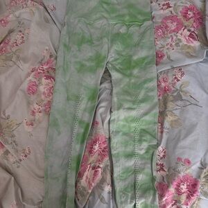 FREE PEOPLE Green Leggings with Elegant Design